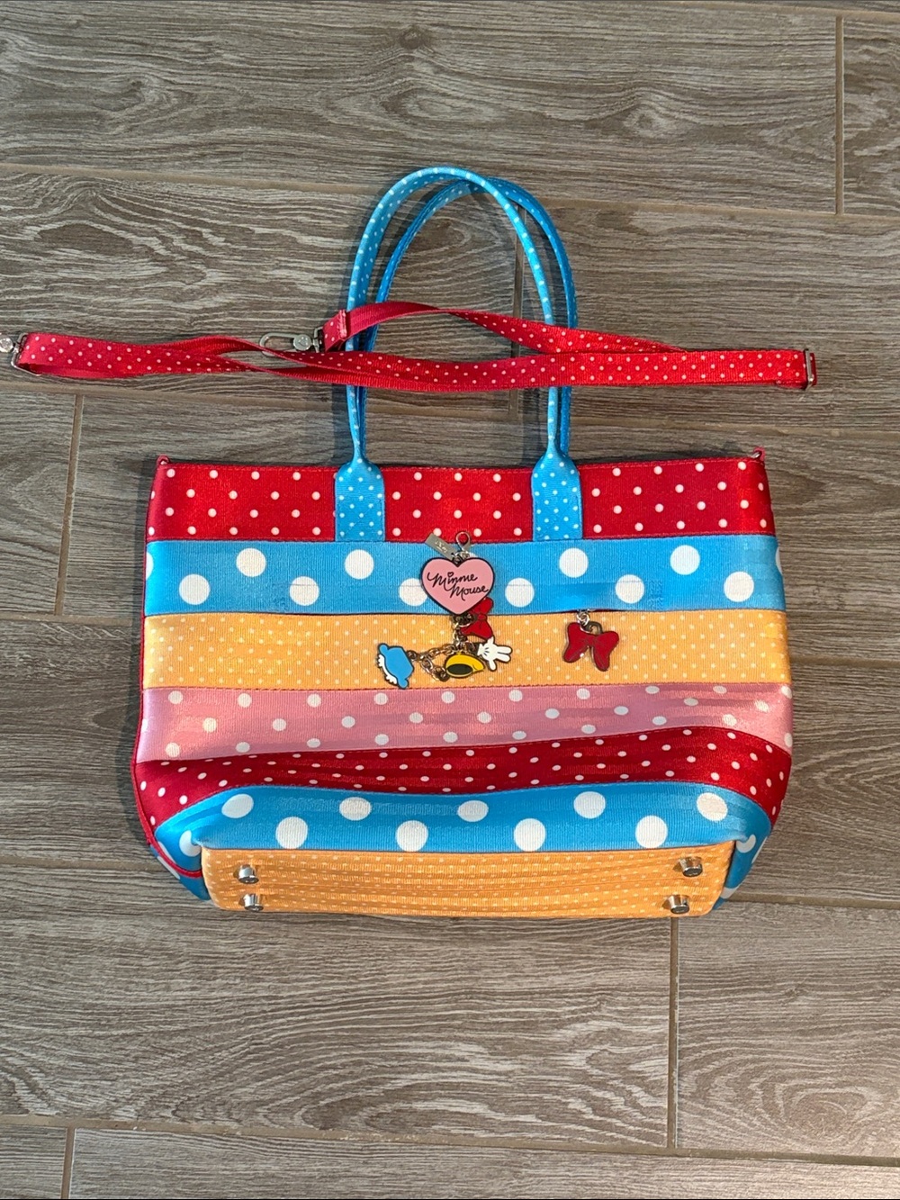Harvey’s Minnie Mouse Lots of Dots Medium Streamline Tote